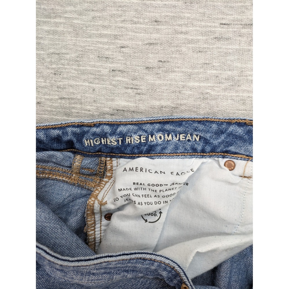 American‎ Eagle Mom Jeans Ripped Distressed Highest Rise Light Wash Size 6 Long - Picture 6 of 10